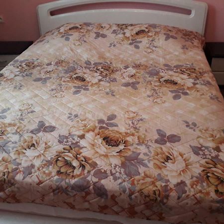 Homestay Izolda Batumi Exterior photo