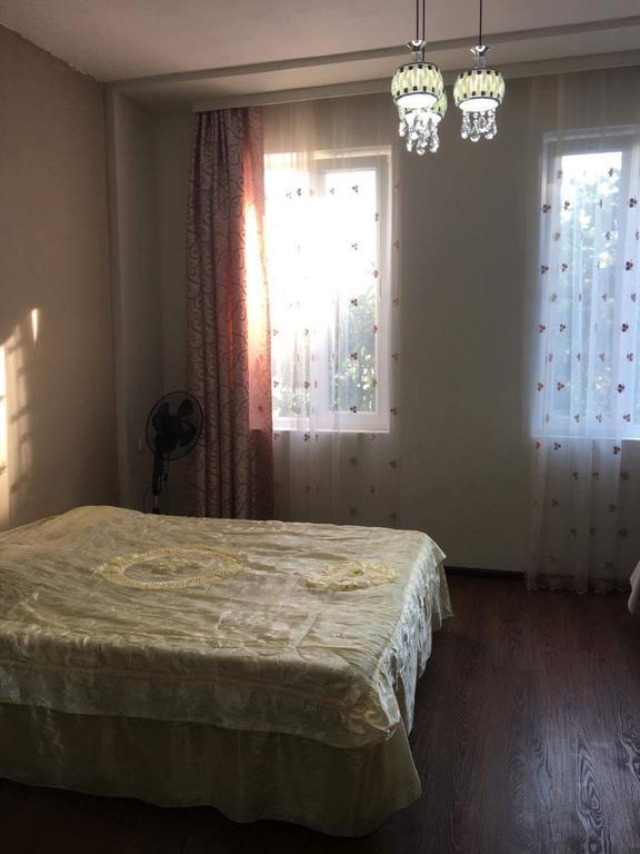 Homestay Izolda Batumi Exterior photo